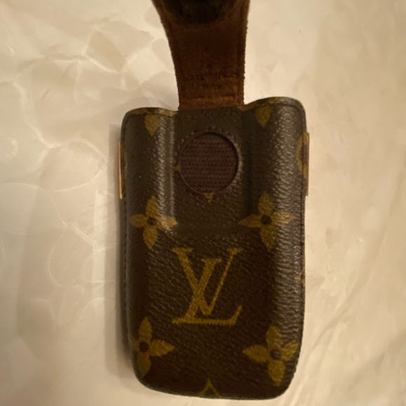 LOUIS VUITTON phone case. EarPods case - Picture 2 of 7